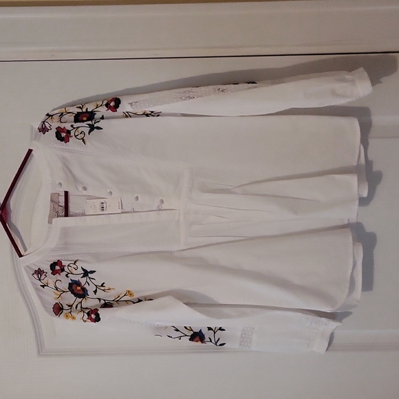 LOFT Tops - COPY - NWT Loft Size Small Flower Cutout Top